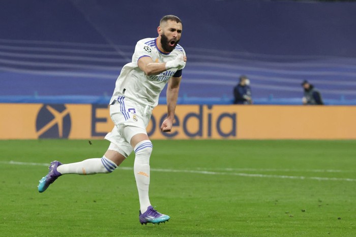 MADRID, SPAIN - MARCH 09: Karim Benzema of Real Madrid CF celebrates scoring their opening goal during the UEFA Champions League Round Of Sixteen Leg Two match between Real Madrid and Paris Saint-Germain at Estadio Santiago Bernabeu on March 09, 2022 in Madrid, Spain. (Photo by Gonzalo Arroyo Moreno/Getty Images)