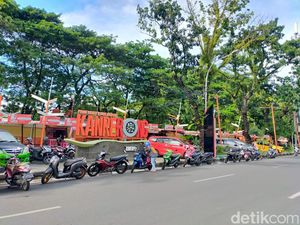 Target Pemkot Makassar Bersihkan Karebosi dari Gerobak PKL Kanrerong Target Pemkot Makassar Bersihkan Karebosi dari Gerobak PKL Kanrerong