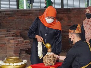 Khofifah Ambil Tanah-Air dari Situs Sumur Upas untuk IKN Nusantara