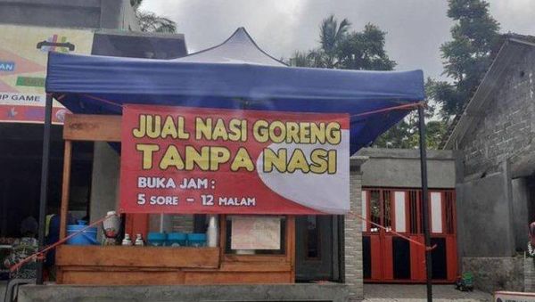 Kreatif dan Menghibur! 10 Spanduk Makanan Unik Ini Berhasil Bikin Orang Tertawa