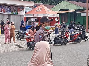 Pilu Emak-emak di Berau Meninggal Saat Antre Minyak Goreng Pilu Emak-emak di Berau Meninggal Saat Antre Minyak Goreng