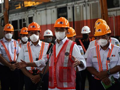 Menhub Budi Karya Kunjungi Balai Yasa Yogyakarta