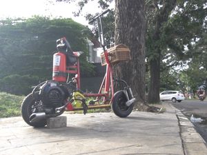 Modifikasi Ekstrem! Ketika Vespa Klasik Disulap Jadi Otopet Modifikasi Ekstrem! Ketika Vespa Klasik Disulap Jadi Otopet