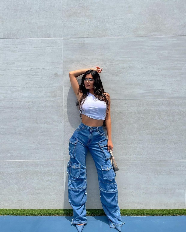 n DIY celana jeans lama jadi kekinian ala Kylie Jenner