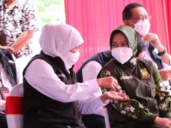 Walkot Mojokerto & Gubernur Jatim Edarkan 10.000 Liter Migor Murah