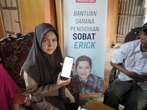 Relawan Erick Thohir Bagikan Sembako-Smartphone di Sulsel