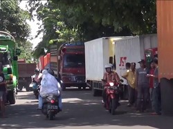 Solar Langka di Sulsel, Antrean Truk Mengular di SPBU Parepare