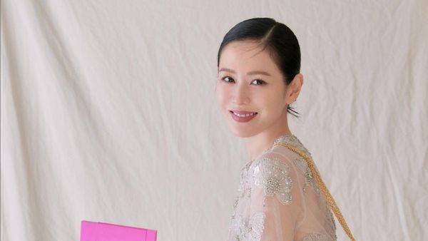 Cantiknya Son Ye Jin Jelang Pernikahan, Ini 8 Potret Calon Istri Hyun Bin