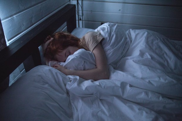 Untuk mengurangi kecemasan berlebih, cobalah tidur cukup.