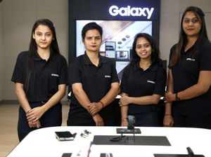 Samsung Buka Toko HP di India Seluruh Karyawannya Wanita Samsung Buka Toko HP di India Seluruh Karyawannya Wanita
