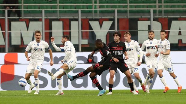 MILAN, ITALY - MARCH 12: Pierre Kalulu of AC Milan scores their team's first goal during the Serie A match between AC Milan and Empoli FC at Stadio Giuseppe Meazza on March 12, 2022 in Milan, Italy. (Photo by Marco Luzzani/Getty Images)