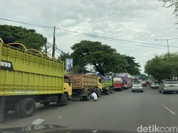 BBM Solar Masih Langka di Sulsel, Truk di Parepare Antre di SPBU 3 Hari