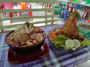 Sensasi Makan Bakso Tumpeng dan Gembul yang Padat Isiannya Sensasi Makan Bakso Tumpeng dan Gembul yang Padat Isiannya