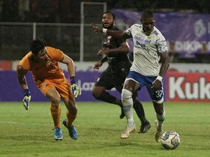 Bikin Bobotoh Senam Jantung, Persib Bekuk Madura United 3-2