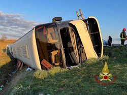 Bus yang Bawa Pengungsi Ukraina Terbalik di Italia