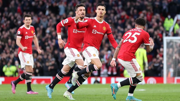 Brace Ronaldo Bawa MU Ungguli Tottenham di Babak Pertama