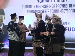 Gubernur Bengkulu Terima Air dari Sumur Pengasingan Bung Karno untuk IKN