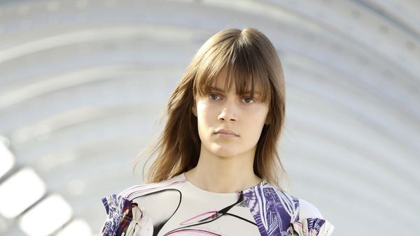 10 Busana Ramah Lingkungan Stella McCartney di Paris Fashion Week 2022