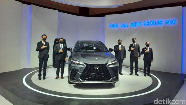 Lihat Lebih Dekat Lexus NX Terbaru yang Rilis di Jakarta Auto Week 2022