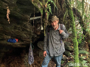 Kisah Pria 25 Tahun Hidup di Gua, Terharu Akhirnya Ketemu Sang Ayah Kisah Pria 25 Tahun Hidup di Gua, Terharu Akhirnya Ketemu Sang Ayah