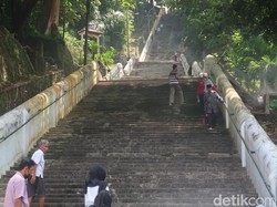 Snapshots: Fokus! Penampakan Ratusan Anak Tangga Makam Raja di Imogiri