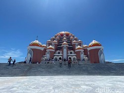 Gubernur Sulsel Pilih Salat Idul Fitri di Pelataran Masjid 99 Kubah Makassar
