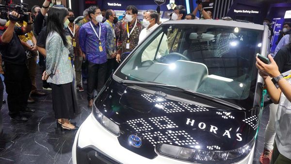 Melihat Pameran Otomotif Jakarta Auto Week
