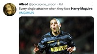 Saking buruknya Maguire, setiap pemain yang berhadapan dengannya digambarkan bak Ronaldo Nazario, yakni jago bikin gol. Eks striker Brasil itu dikenal pemain yang berbahaya bagi gawang lawan semasa aktif bermain. (Foto: Twitter @porcupine_moon)