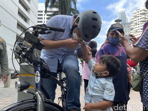 Momen Anies Baswedan Salim ke Seorang Anak