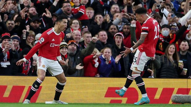 Soccer Football - Premier League - Manchester United v Tottenham Hotspur - Old Trafford, Manchester, Britain - March 12, 2022 Manchester United's Cristiano Ronaldo celebrates scoring their first goal with Jadon Sancho REUTERS/Phil Noble EDITORIAL USE ONLY. No use with unauthorized audio, video, data, fixture lists, club/league logos or 'live' services. Online in-match use limited to 75 images, no video emulation. No use in betting, games or single club /league/player publications.  Please contact your account representative for further details.