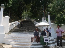 Peziarah Mengeluh Makam Raja Imogiri Mahal, Juru Kunci Dipanggil Keraton