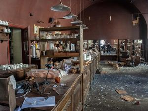 Tempat Ngopi Warga Ukraina Ini Hancur Akibat Serangan Rusia