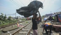 Ratusan Bangunan Liar di Lintas Stasiun Tanjung Priok Dirobohkan