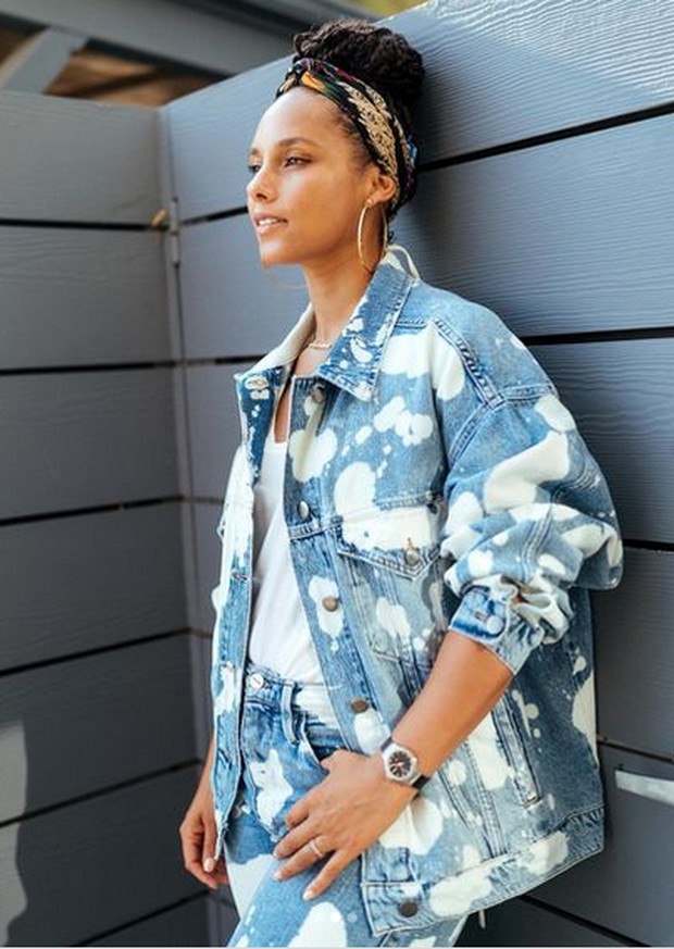 Alicia Keys/Foto : instagram.com/aliciakeys Braided Top Bun untuk yang beraktifitas di luar ruangan