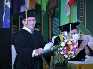 Hakim Agung Amran Suadi Jadi Guru Besar UINSA Hakim Agung Amran Suadi Jadi Guru Besar UINSA
