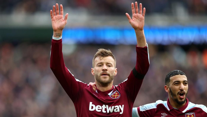 LONDON, ENGLAND - MARCH 13: Andriy Yarmolenko of West Ham United celebrates after scoring their sides first goal during the Premier League match between West Ham United and Aston Villa at London Stadium on March 13, 2022 in London, England. (Photo by Julian Finney/Getty Images)