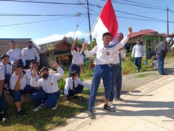 Antusias Warga Sepaku Sambut Jokowi yang Berkemah di IKN Hari Ini