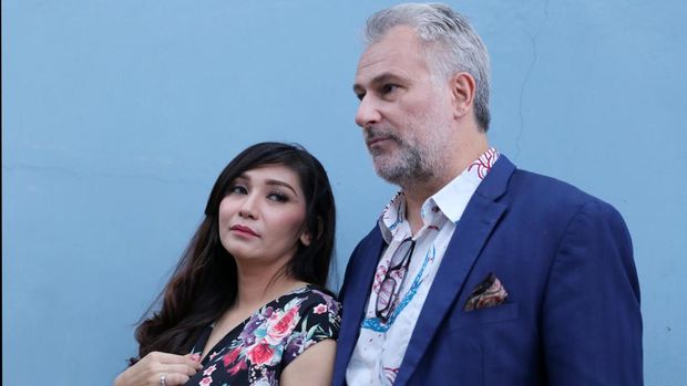 Baby Margaretha dan suaminya Christian Bradach Baby Margaretha dan suaminya Christian Bradach
