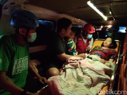 Drama Penyelamatan Dua Keluarga yang Terjebak Banjir Bandang di Kota Malang