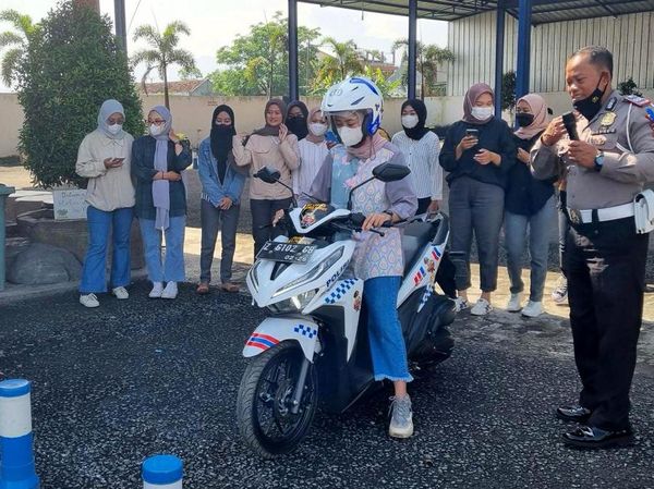 Begini Jadinya Saat Emak-emak Pelatihan Safety Riding