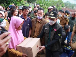 Bupati Bandung Minta Rumah Rawan Longsor di Bojong Nagreg Dipindah Bupati Bandung Minta Rumah Rawan Longsor di Bojong Nagreg Dipindah