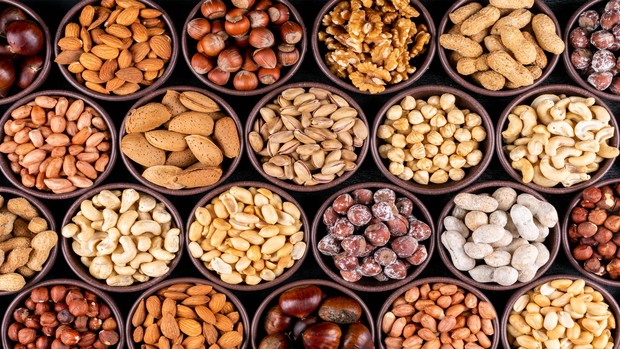 Memperbanyak asupan biji-bijian sebagai cara diet perempuan usia 45 tahun.