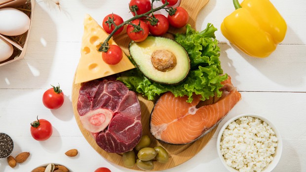 Memperbanyak asupan protein untuk diet perempuan usia 45 tahun.