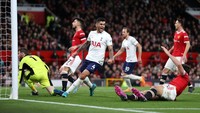 Gol bunuh diri Maguire sempat bikin MU kehilangan keunggulan atas Tottenham Hotspur pada akhir pekan. Gol bunuh diri mengubah skor jadi 2-2. Foto: Getty Images/Naomi Baker