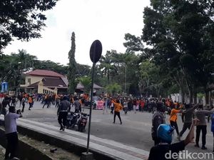 Ricuh Demo Tolak Tambang Nikel di Konkep, Satpol PP Dilempar Batu