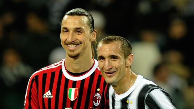 TURIN, ITALY - MARCH 20:  Giorgio Chiellini (R) of Juventus FC and Zlatan Ibrahimovic of AC Milan smile during the Tim Cup match between Juventus FC and AC Milan at Juventus Arena on March 20, 2012 in Turin, Italy.  (Photo by Claudio Villa/Getty Images)