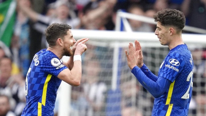 Chelseas Hakim Ziyech, left, and Newcastles Miguel Almiron vie for the ball during the English Premier League soccer match between Chelsea and Newcastle United at Stamford Bridge stadium in London, Sunday, March 13, 2022. (AP Photo/Kirsty Wigglesworth)