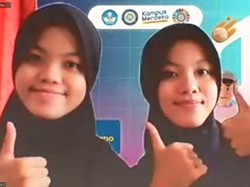 Si Kembar Peraih Golden Ticket Unair Punya Segudang Prestasi
