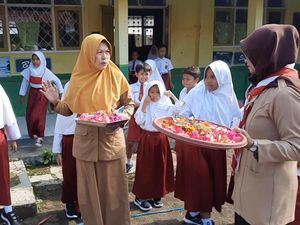 Duka dan Untaian Doa dari Tempat Hasan-Husen Sekolah Duka dan Untaian Doa dari Tempat Hasan-Husen Sekolah