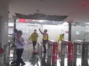 Hujan Angin di Tangsel Juga Bikin Plafon Stasiun Rawa Buntu Ambrol